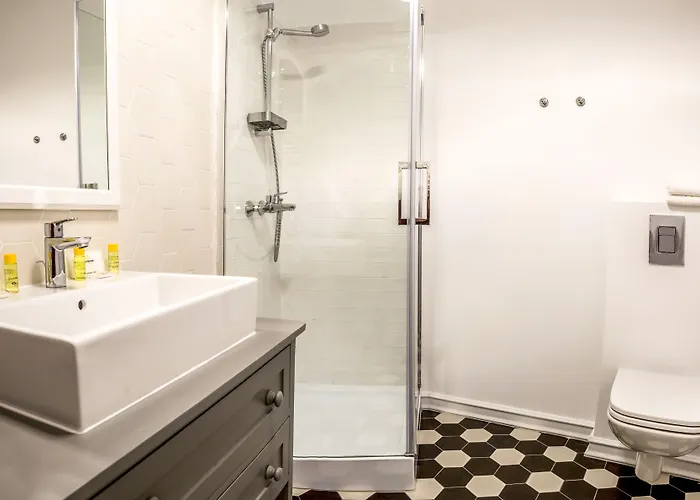 מלון דירות Matisse Old Town 4*