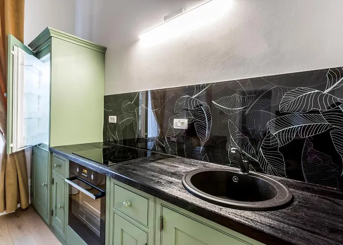 מלון דירות Matisse Old Town 4*